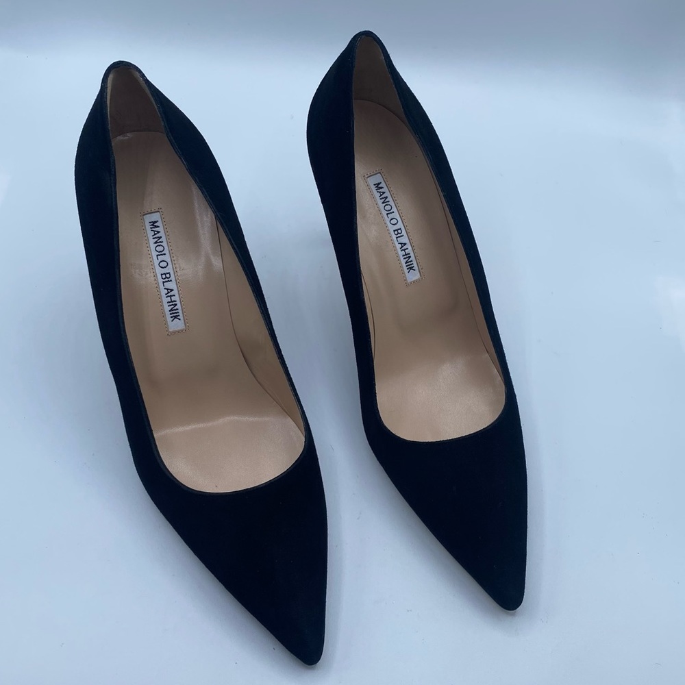 Manolo Blahnik Bb 70 Suede Pumps